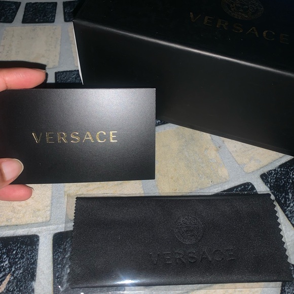 Empty black Versace box with glasses cleaner cloth and authenticity card! - Picture 2 of 5